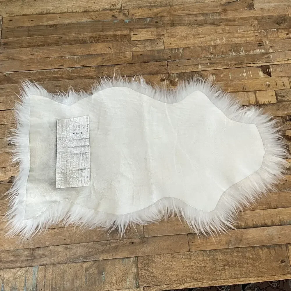 IKEA RENS Off White Sheepskin Small Area Rug 27''x15''